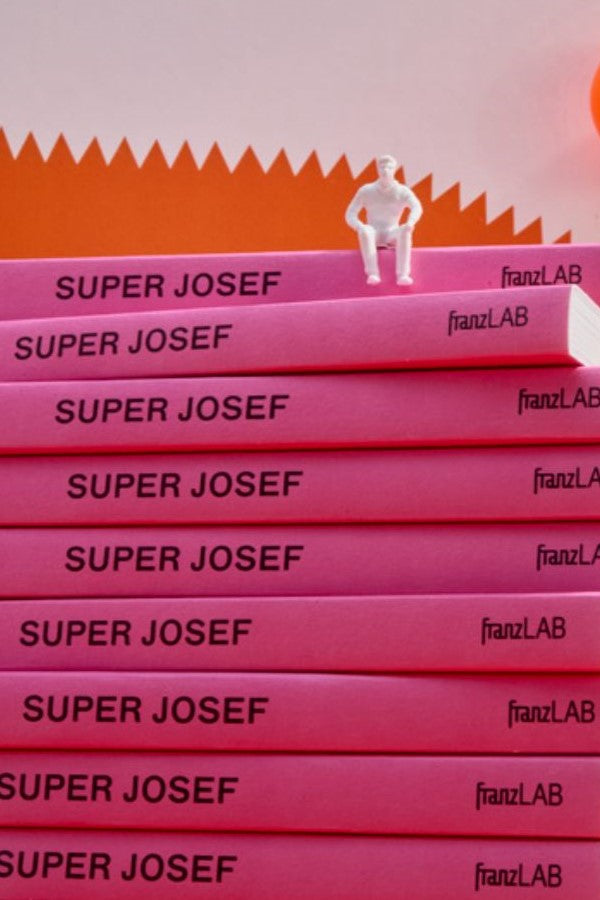 Josef - Travel Book